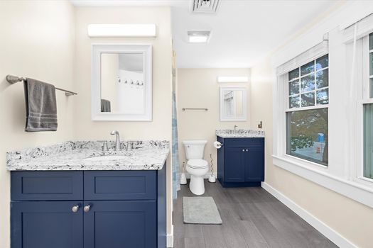 51-44-Primary Bathroom-Jmrealestatephotos.com_1201 Hambrooks Blvd_71