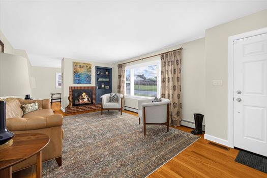 06-06 Living Room_709 Elwood Ave-5