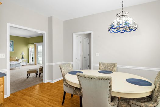 16-16 - Eat in Kitchen