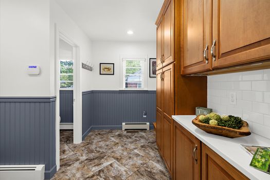 18-18 Utility Room_709 Elwood Ave-15