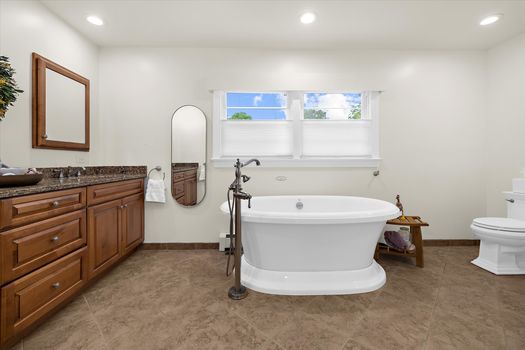 28-28 Primary Bathroom_709 Elwood Ave-33