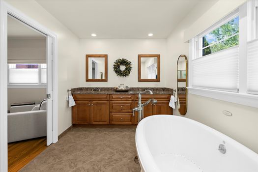 29-29 Primary Bathroom_709 Elwood Ave-34