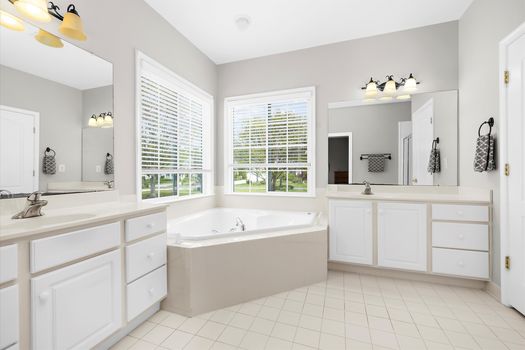 29-29 - Primary Bathroom