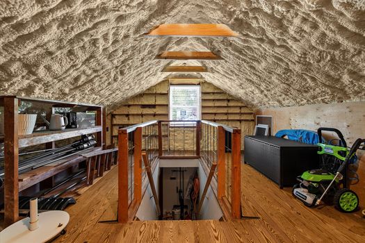 56-56 Attic_709 Elwood Ave-41