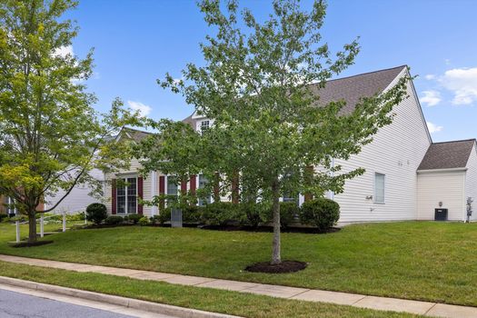 03-JMRealEstatePhotos_29744 Dustin Ave-3