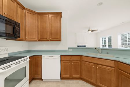 30-JMRealEstatePhotos_29744 Dustin Ave-30