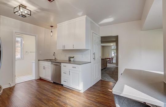 16-3rd St NE-016