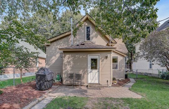 38-3rd St NE-038