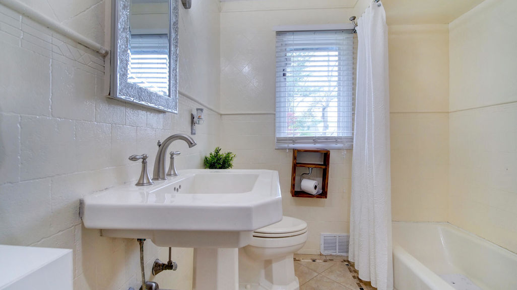 11 Byrne Mawr Rd-Bathroom downstairs 2