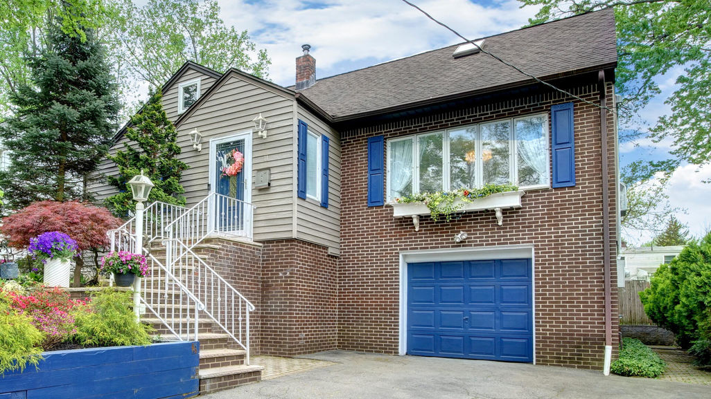 11 Byrne Mawr Rd -Exterior Front close up