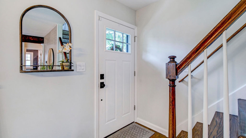 25 Seamn Rd. -Foyer