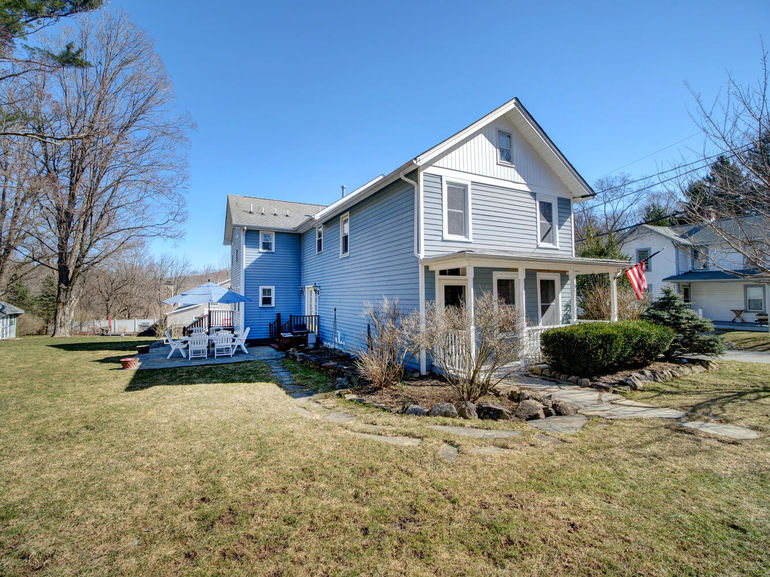 44 White Birch Rd Morris Exterior front and side yard