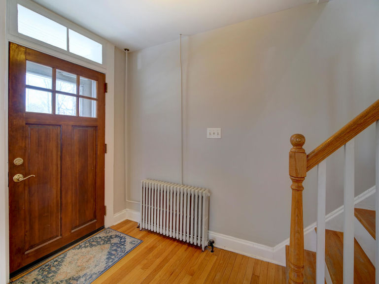 44 White Birch Rd Morris-Foyer closed door