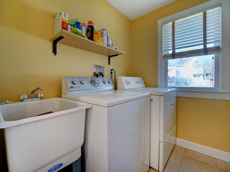44 White Birch Rd Morris-Laundry
