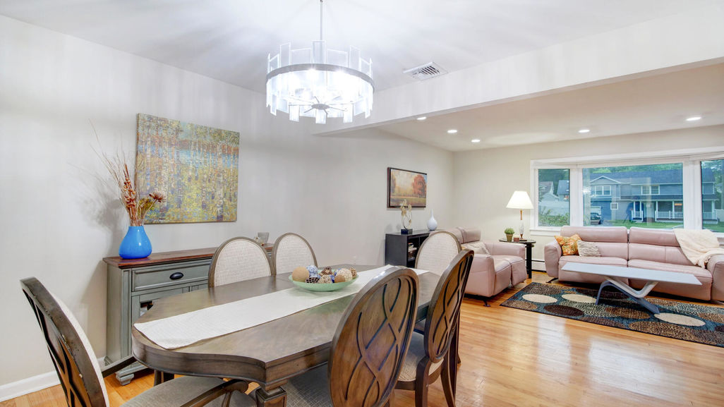 79 N Mitchell Ave Livingston-DR and LR