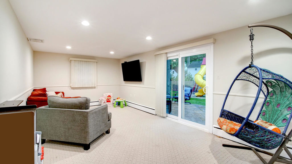 79 N Mitchell Ave Livingston -Family Room 1