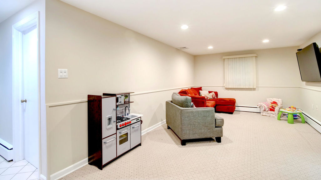 79 N Mitchell Ave Livingston -Family Room 2