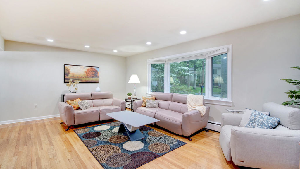 79 N Mitchell Ave Livingston -Living Room 1