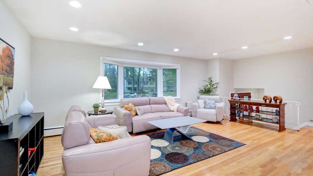 79 N Mitchell Ave Livingston-Living Room 2