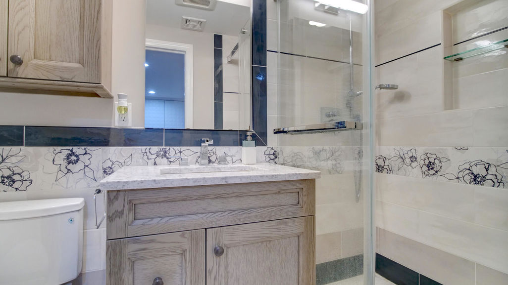 79 N Mitchell Ave Livingston-Master Bathroom