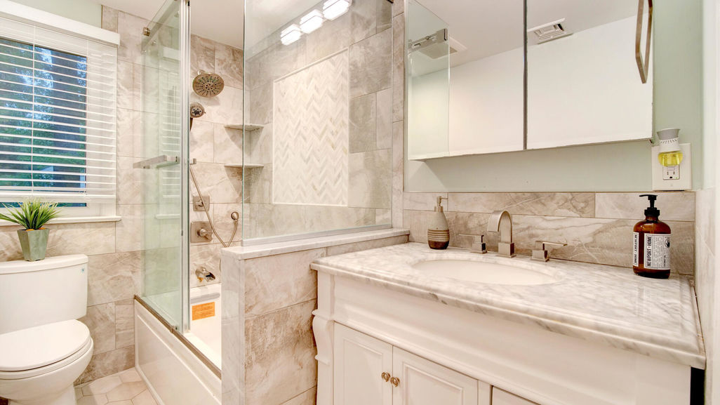 79 N Mitchell Ave Livingston- hallway Bathroom