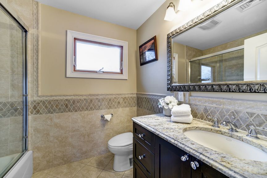 Hallway bathroom 2nd flr HD