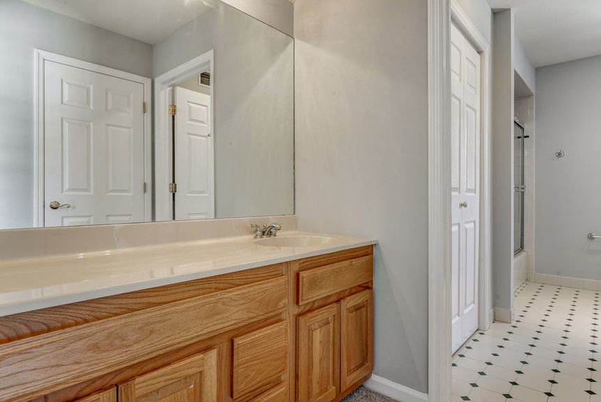 Jack and jill bathroom