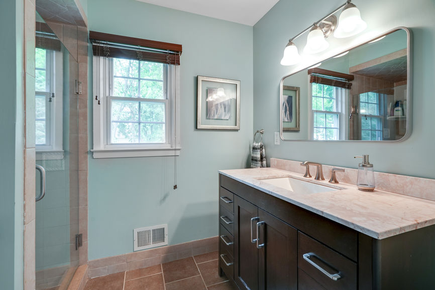 Master bathroom 1