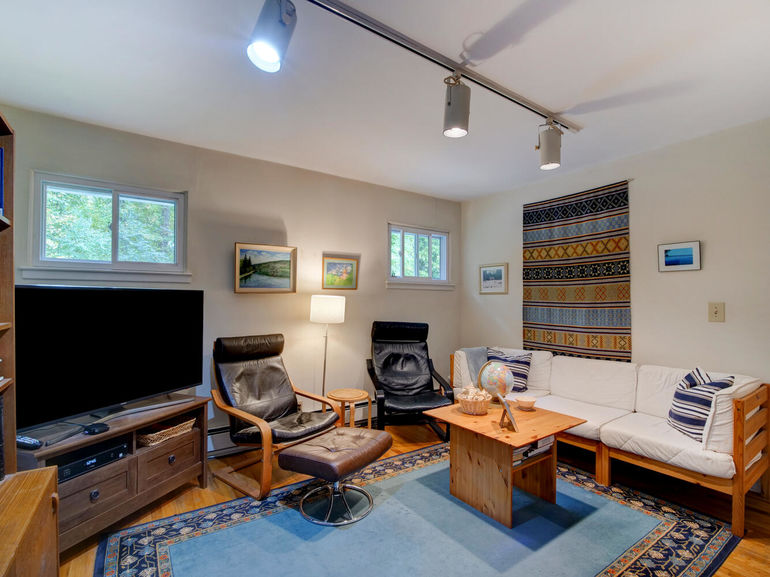 Master bedroom sitting room 1(L)