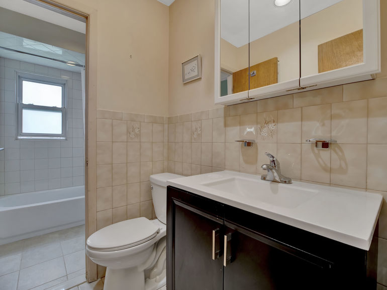 bathroom 1b low resolution