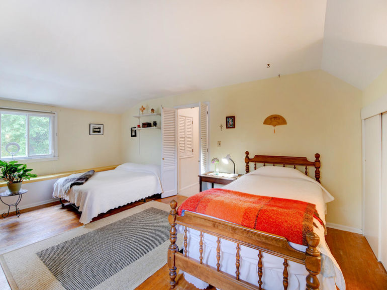 bedroom 4 upstairs (L)