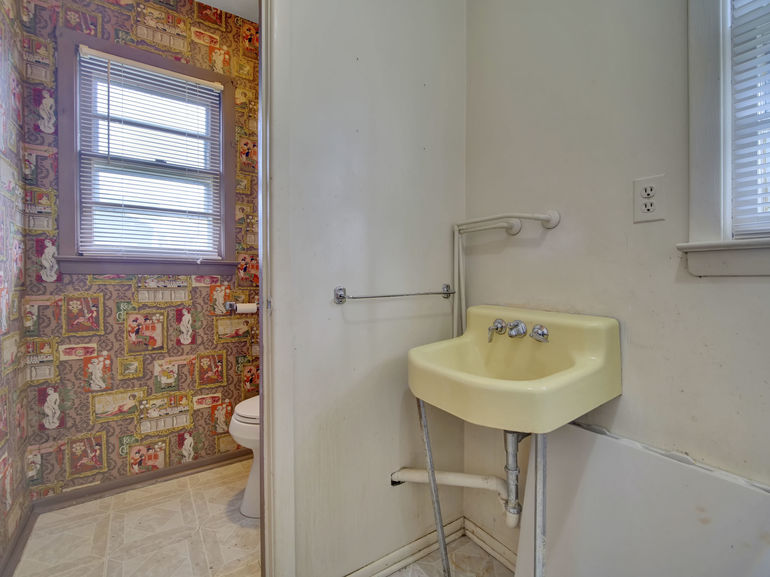 powder room low resolution