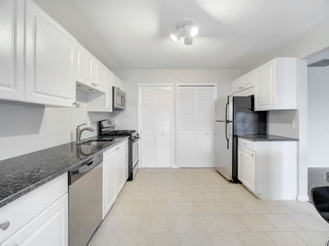 30 Gracie Rd East Hanover NJ-large-009-018-Kitchen-1334×1000-72dpi