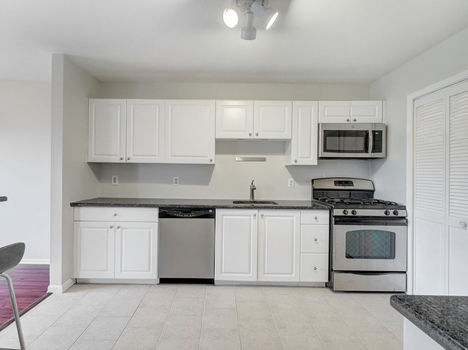 30 Gracie Rd East Hanover NJ-large-010-002-Kitchen-1336×1000-72dpi