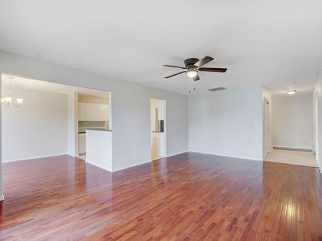 30 Gracie Rd East Hanover NJ-large-013-006-Living Room-1334×1000-72dpi