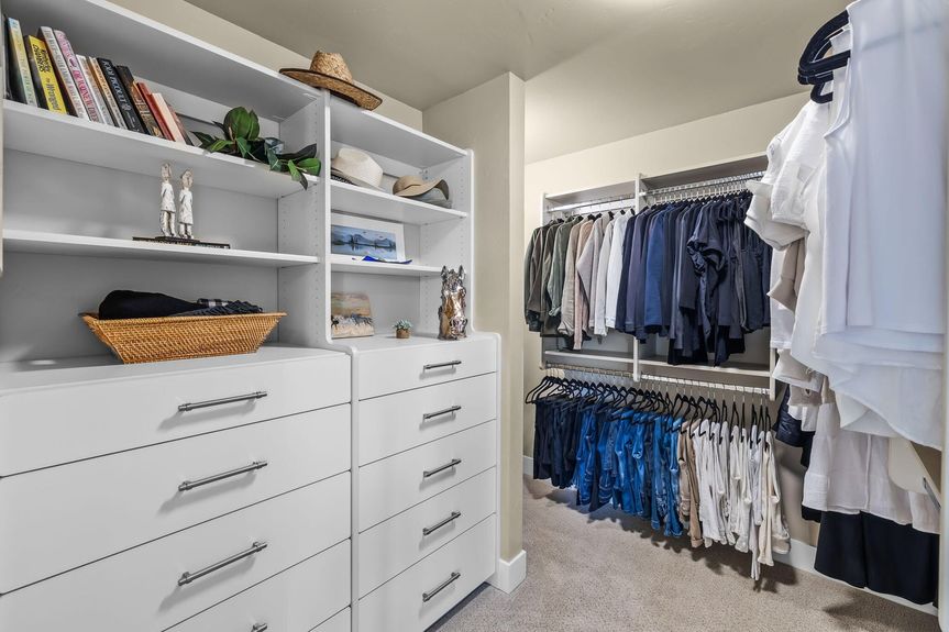 pacious walk-in closet in Bend Oregon home