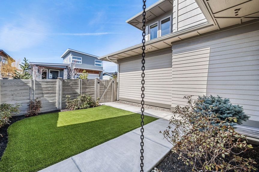 Low-maintenance backyard in Bend Oregon home