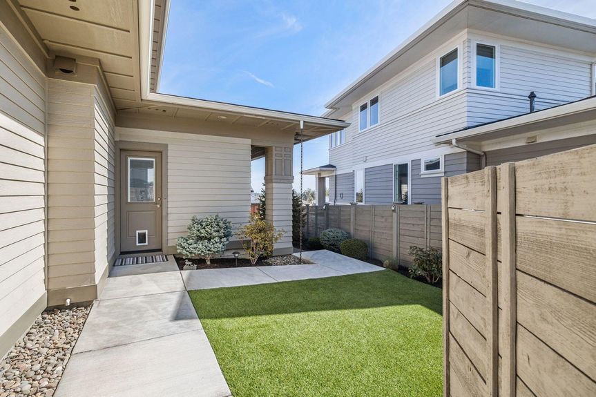 Low-maintenance backyard in Bend Oregon home