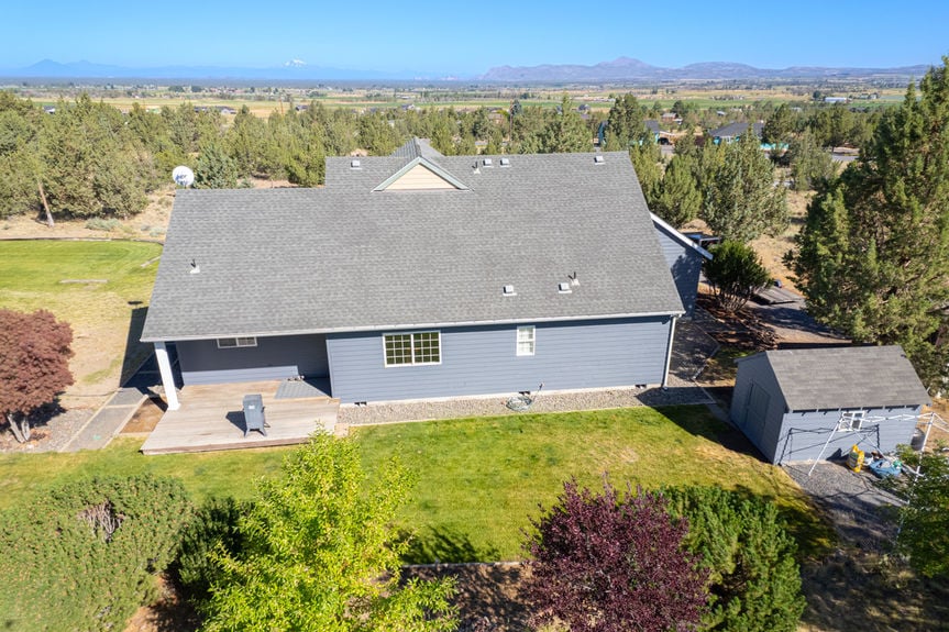 5-Acre Tranquil Property in Powell Butte, Central Oregon: Cascade and Smith Rock Views