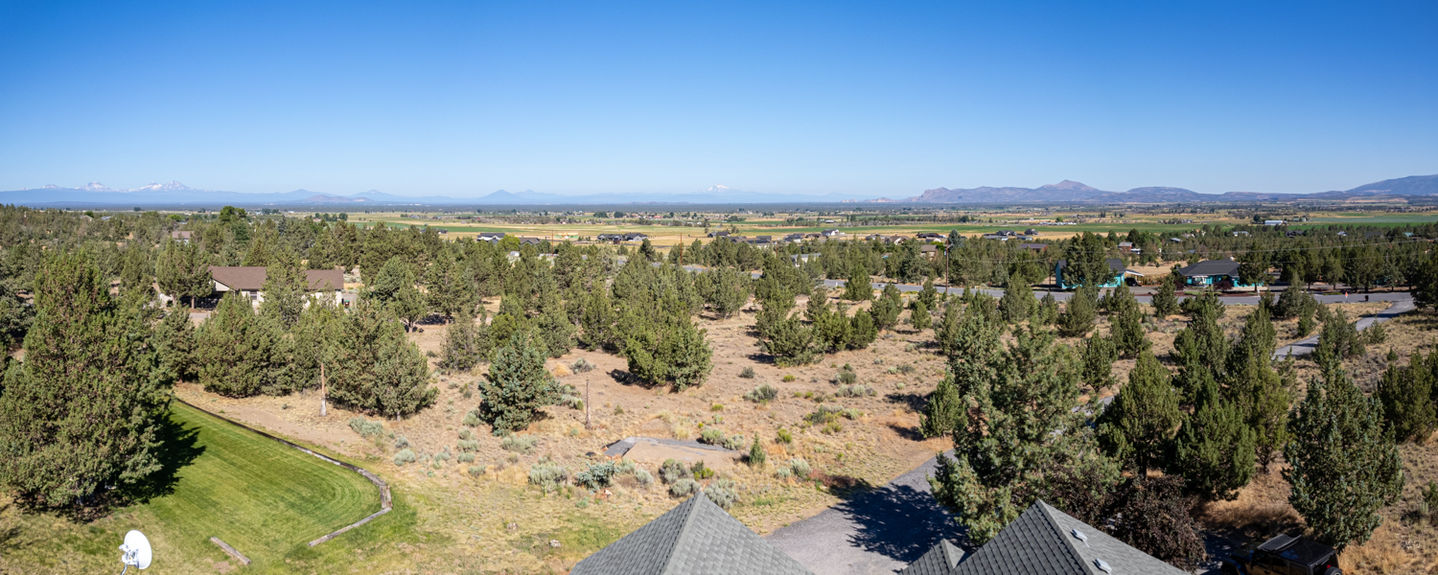 5-Acre Tranquil Property in Powell Butte, Central Oregon: Cascade and Smith Rock Views