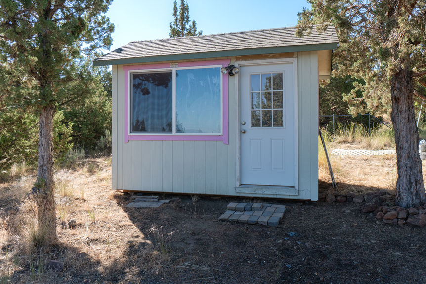 5-Acre Tranquil Property in Powell Butte, Central Oregon: Cascade and Smith Rock Views