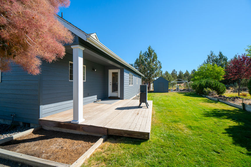5-Acre Tranquil Property in Powell Butte, Central Oregon: Cascade and Smith Rock Views