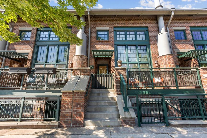 Stunning Brownstone at 974 SW Industrial Way, Bend