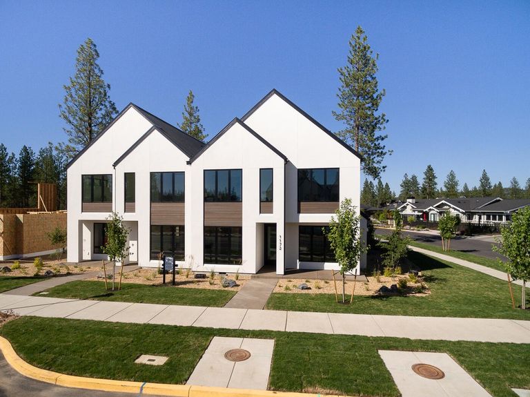 Luxury home in Discovery West near Mt. Bachelor, West Bend