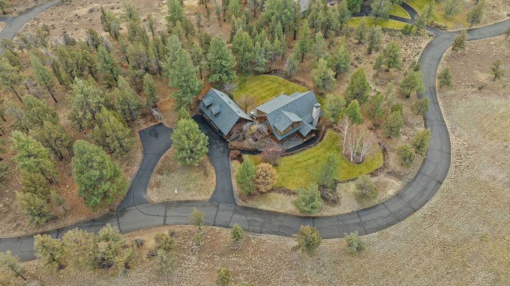 16045 Fox Ridge Tiffany Vasquez Bend Real Estate Bend Oregon LifeinBend10-web-or-mls-Riley Visuals-11