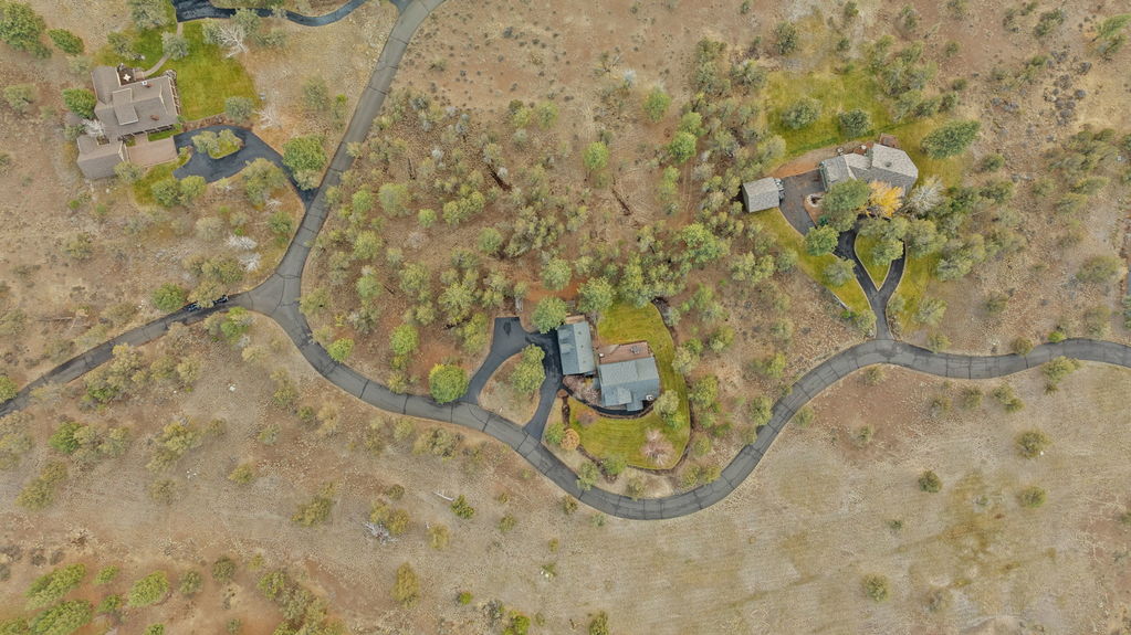 16045 Fox Ridge Tiffany Vasquez Bend Real Estate Bend Oregon LifeinBend20-web-or-mls-Riley Visuals-21