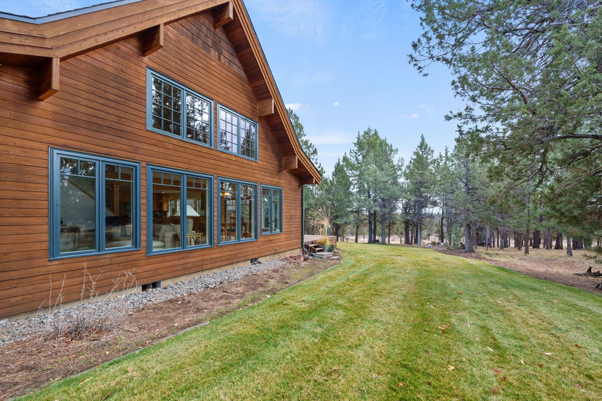 16045 Fox Ridge Tiffany Vasquez Bend Real Estate Bend Oregon LifeinBend40-web-or-mls-Riley Visuals-41 2