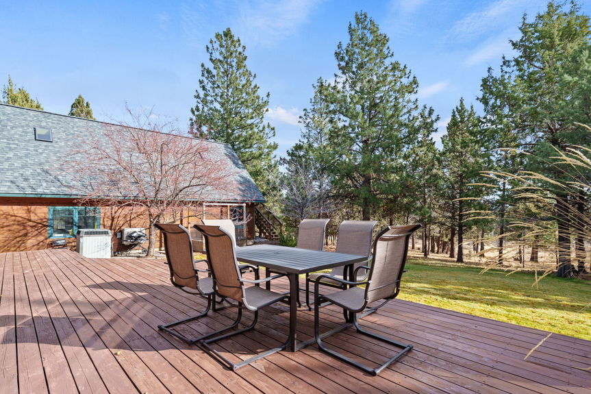 16045 Fox Ridge Tiffany Vasquez Bend Real Estate Bend Oregon LifeinBend45-web-or-mls-Riley Visuals-46