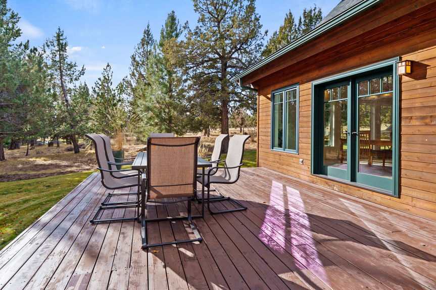 16045 Fox Ridge Tiffany Vasquez Bend Real Estate Bend Oregon LifeinBend46-web-or-mls-Riley Visuals-47
