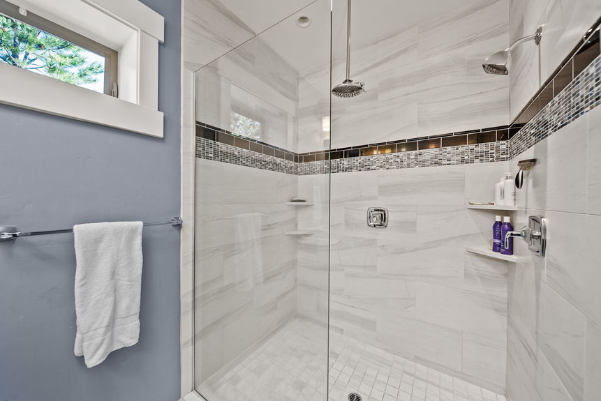 2446 NW Drouillard Ave Bend 20-web-or-mls-Riley Visuals-20